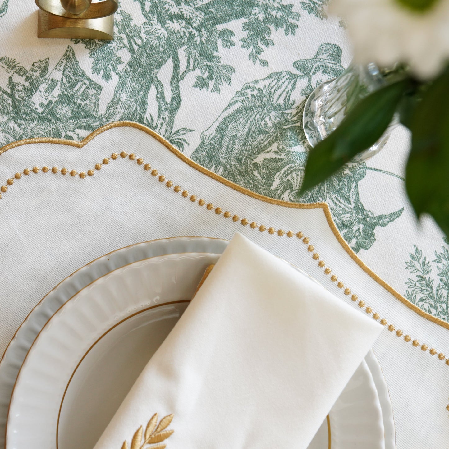 LUNA IVORY GOLD TRIM FABRIC PLACEMAT NAPKIN SET