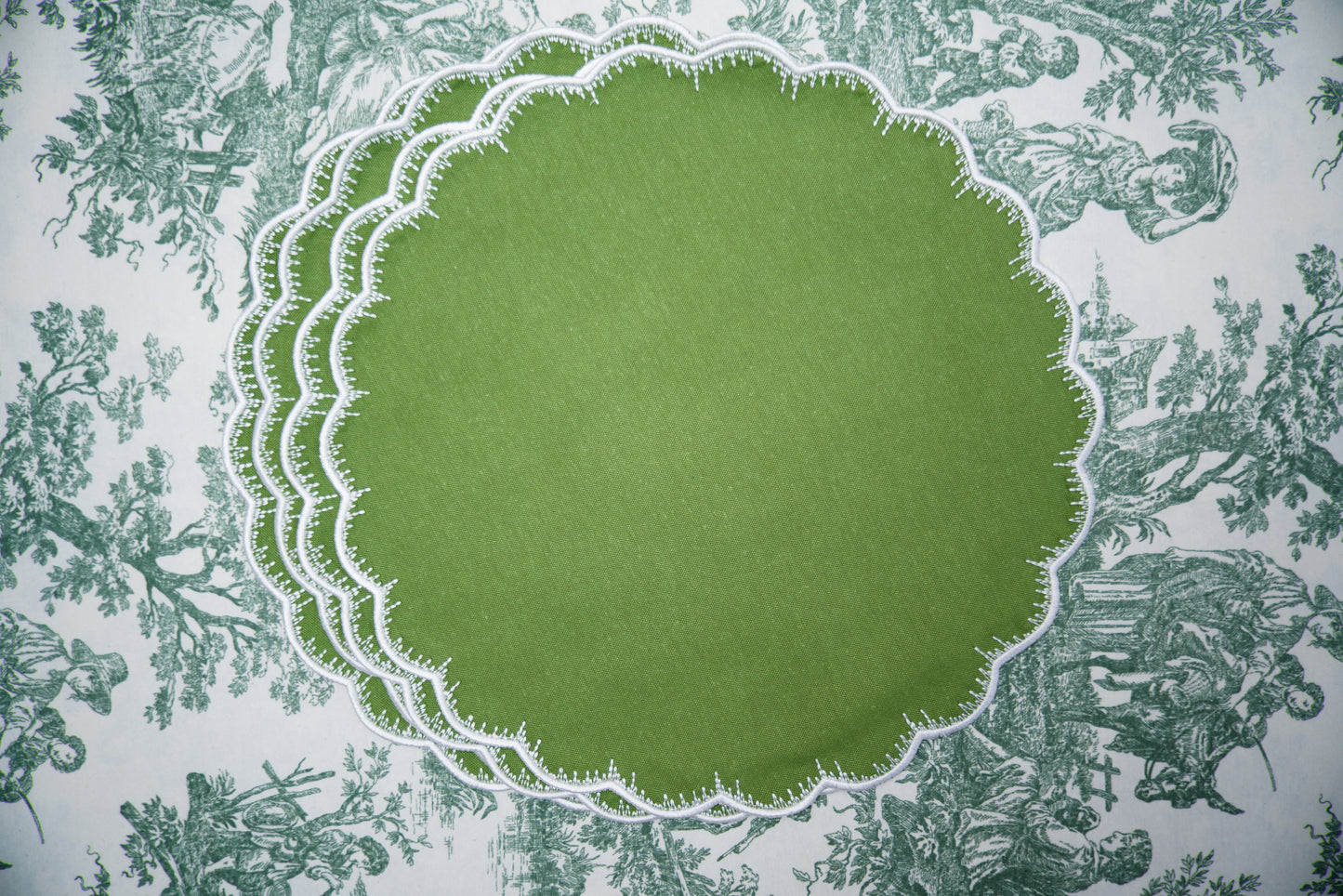 CLOVER GREEN WHITE TRIM FABRIC PLACEMAT