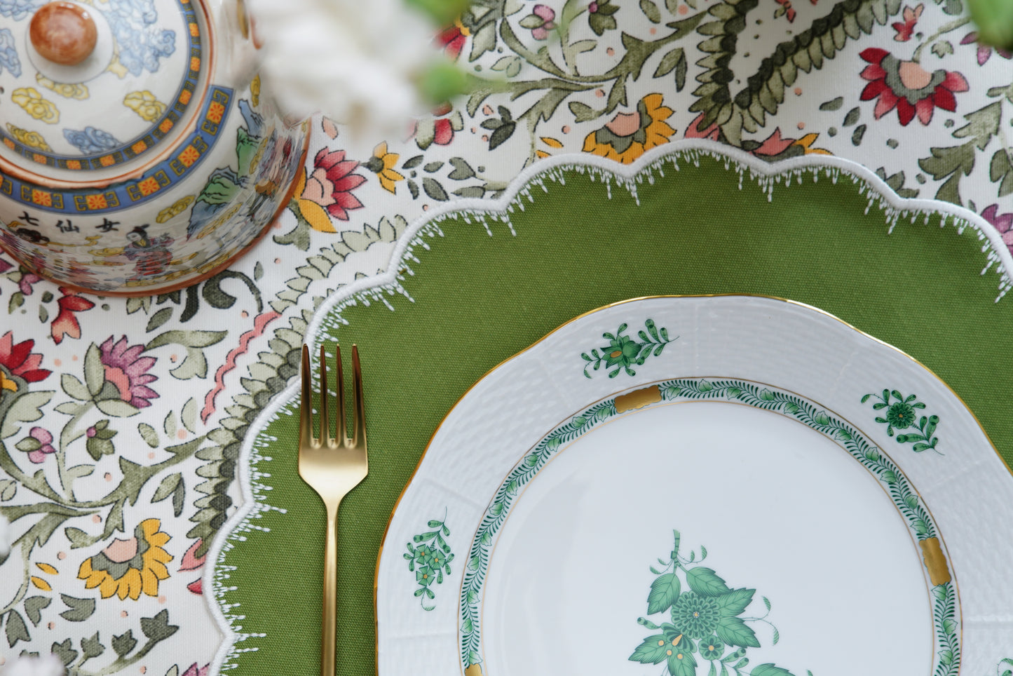 CLOVER GREEN WHITE TRIM FABRIC PLACEMAT
