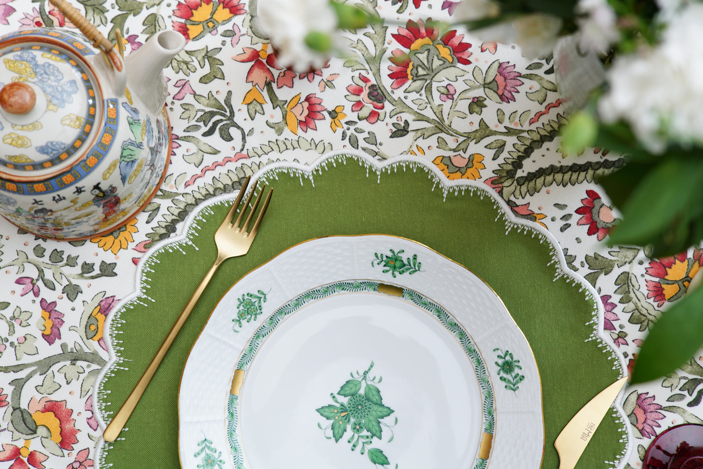 CLOVER GREEN WHITE TRIM FABRIC PLACEMAT