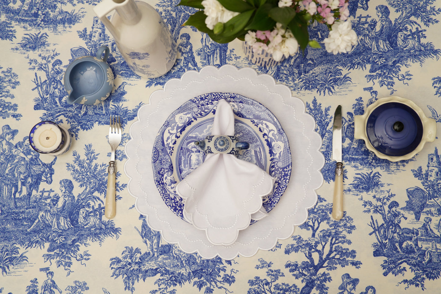 LILY WHITE TRIM FABRIC PLACEMAT NAPKIN SET