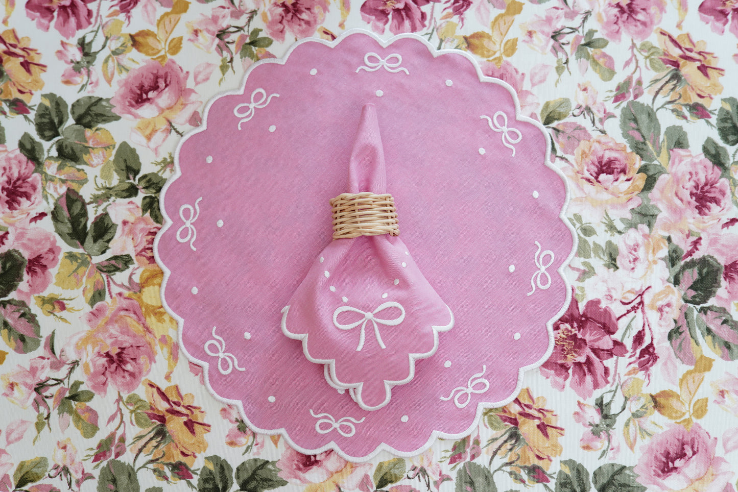 RIBBIA PINK WHITE TRIM FABRIC PLACEMAT NAPKIN SET