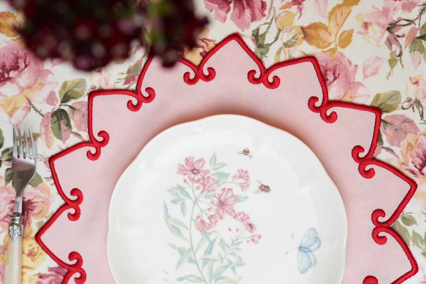 ASHBURY PINK RED TRIM FABRIC PLACEMAT