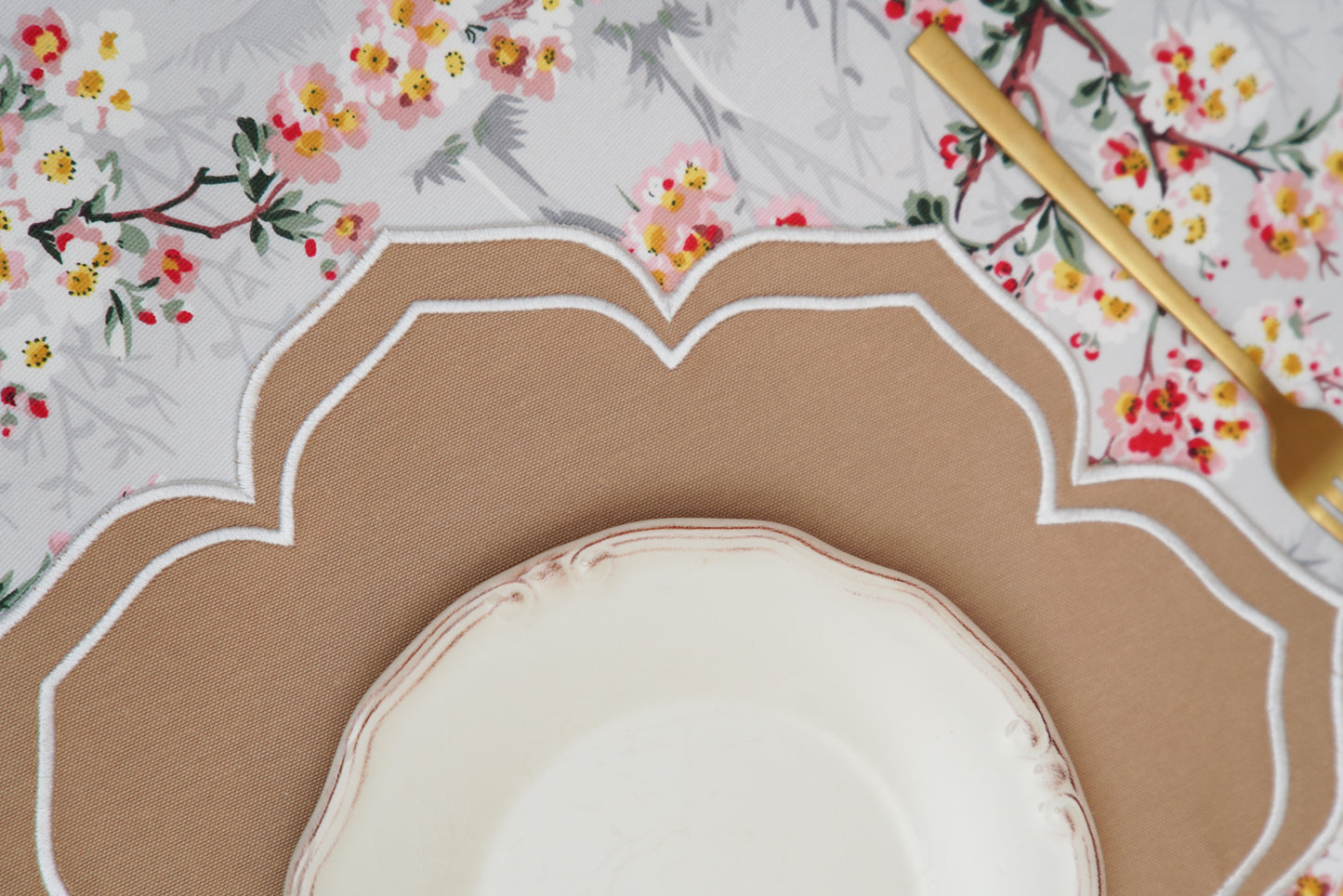 LUMERA BEIGE WHITE TRIM FABRIC PLACEMAT