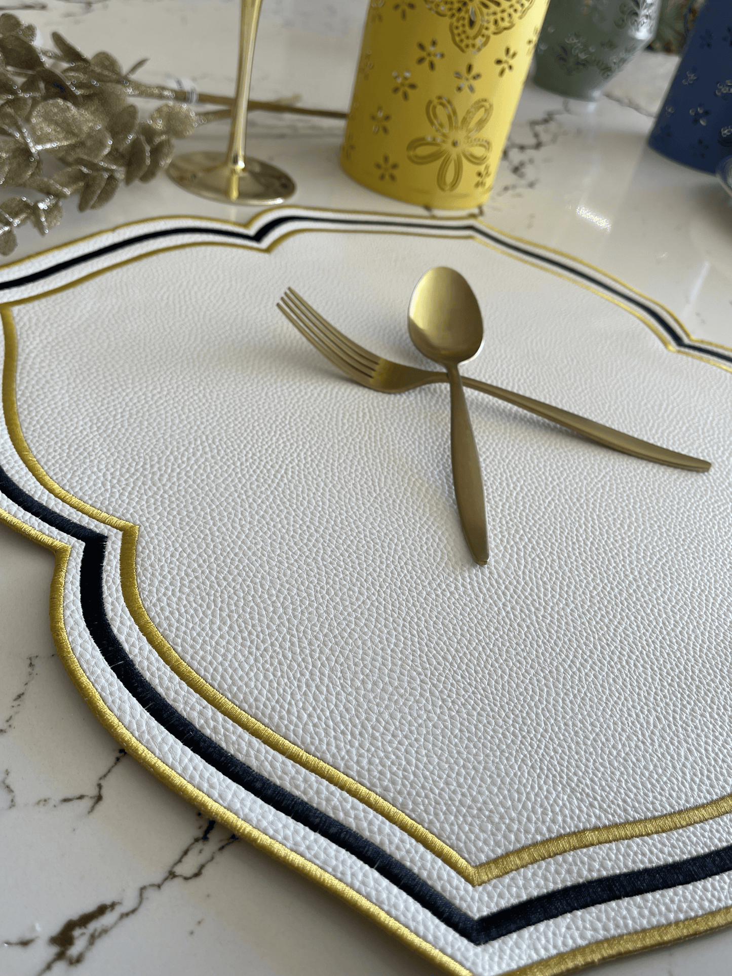 ZEAL WHITE BLACK GOLD FAUX LEATHER PLACEMAT