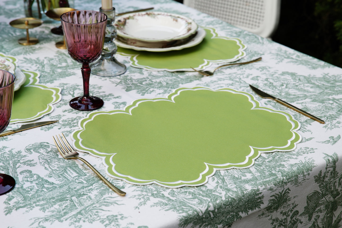 AQUELLE GREEN WHITE TRIM FABRIC PLACEMAT