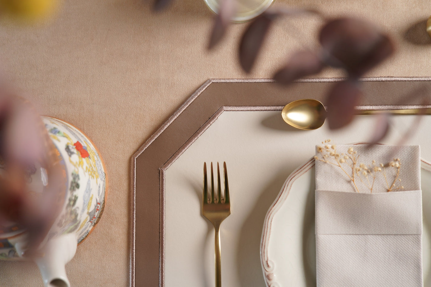 AGLOW WHITE LIGHT BROWN FAUX LEATHER PLACEMAT