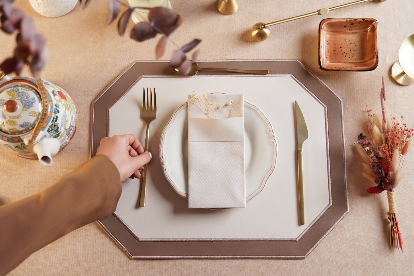 AGLOW WHITE LIGHT BROWN FAUX LEATHER PLACEMAT