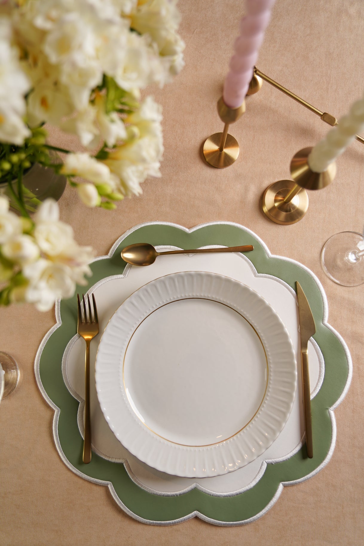 SERENITY WHITE GREEN FAUX LEATHER PLACEMAT