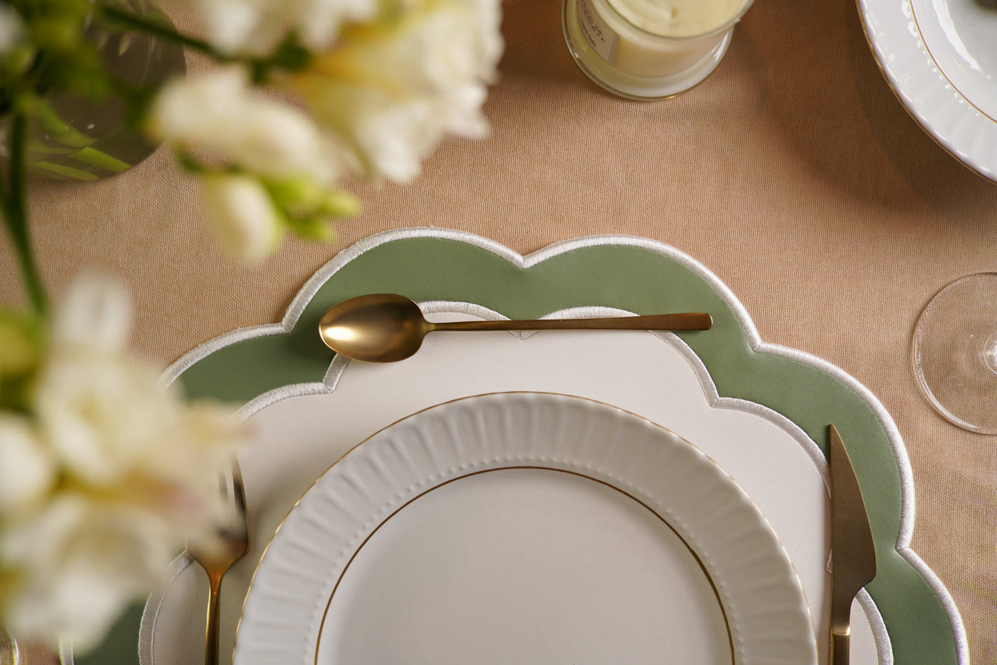 SERENITY WHITE GREEN FAUX LEATHER PLACEMAT