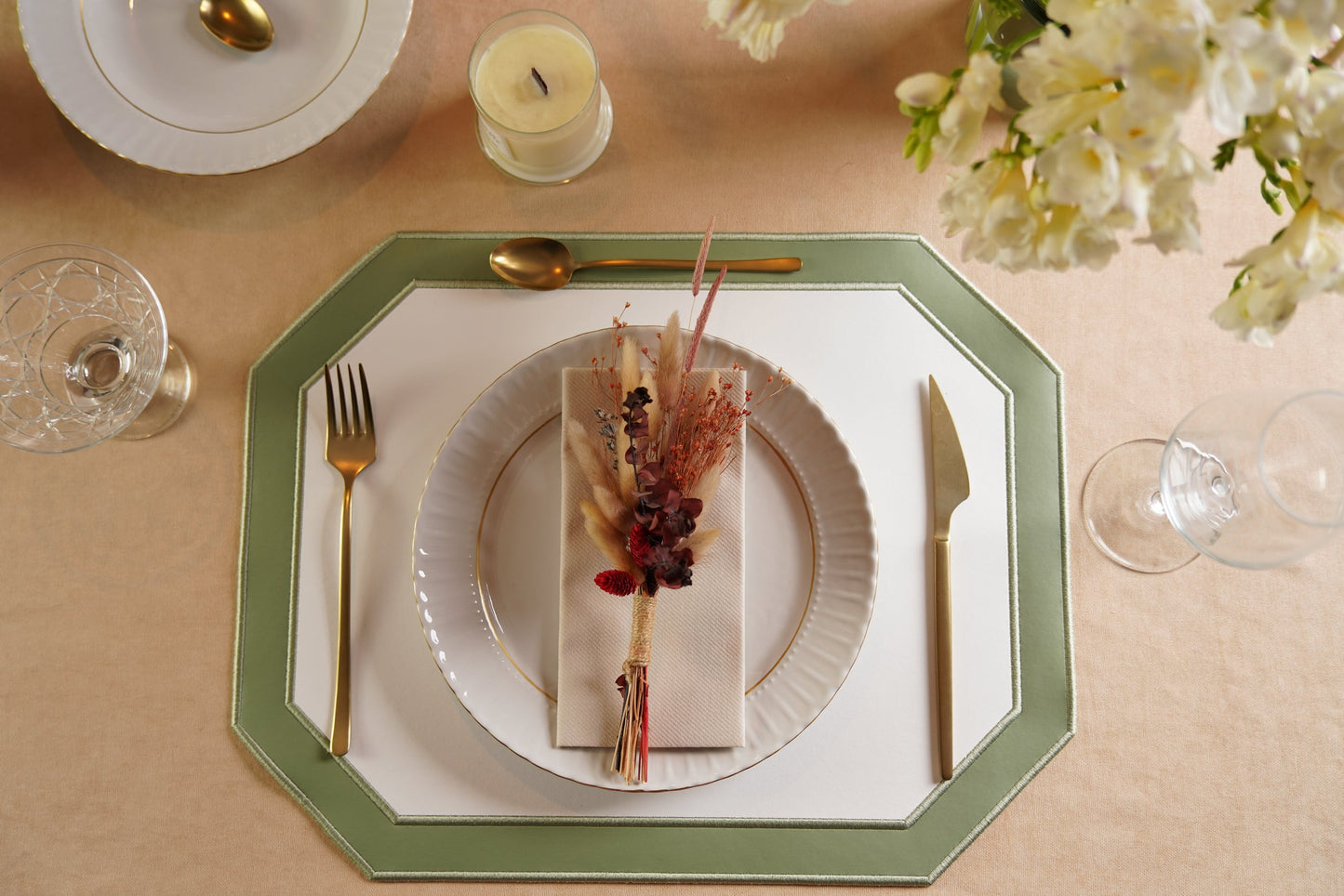 AGLOW WHITE GREEN FAUX LEATHER PLACEMAT