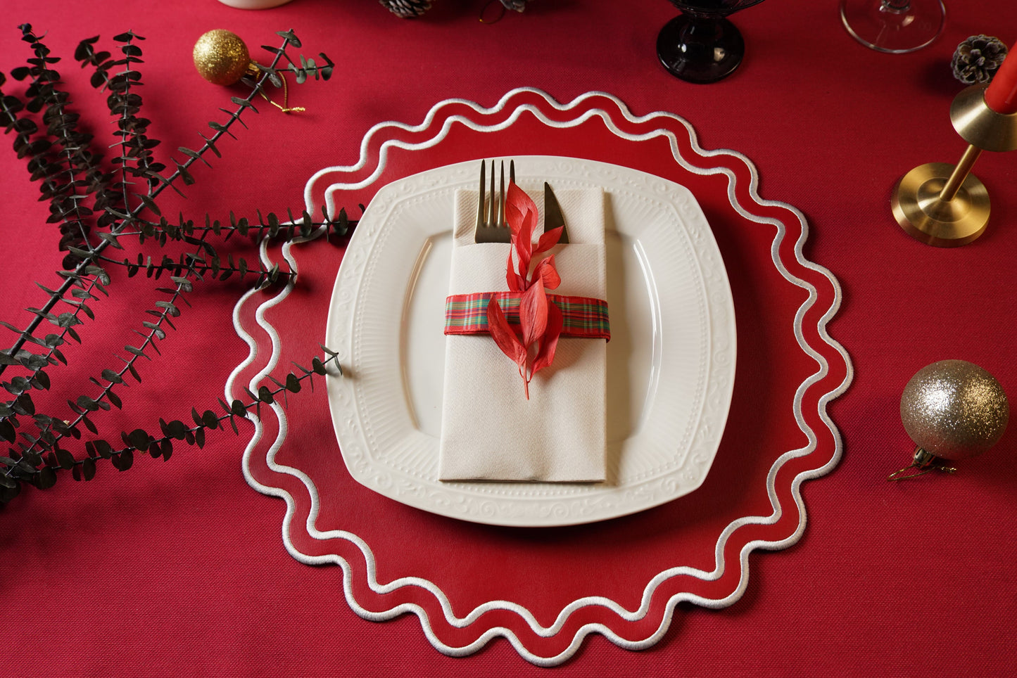 SOLACE RED FAUX LEATHER PLACEMAT