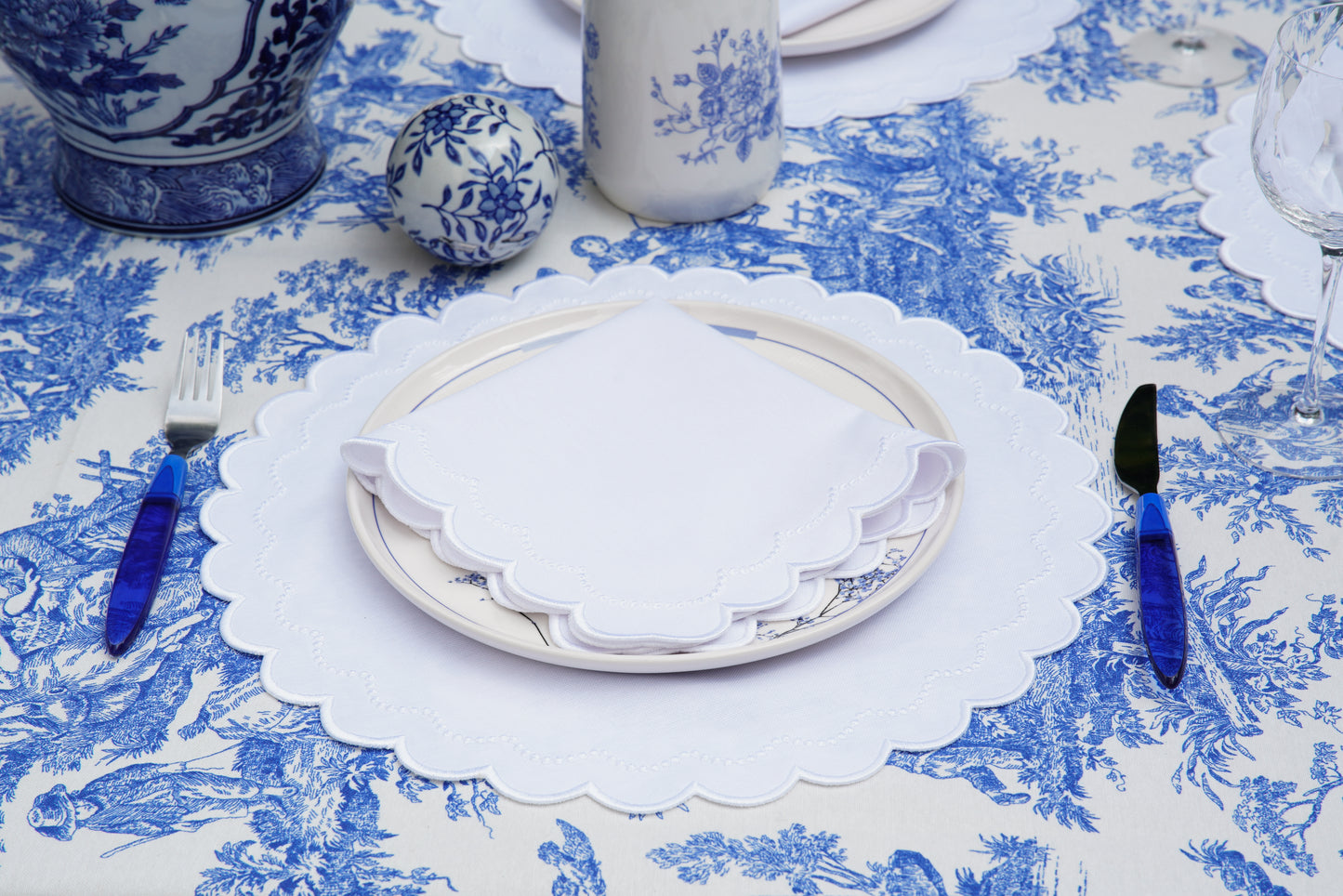 LILY WHITE TRIM FABRIC PLACEMAT NAPKIN SET