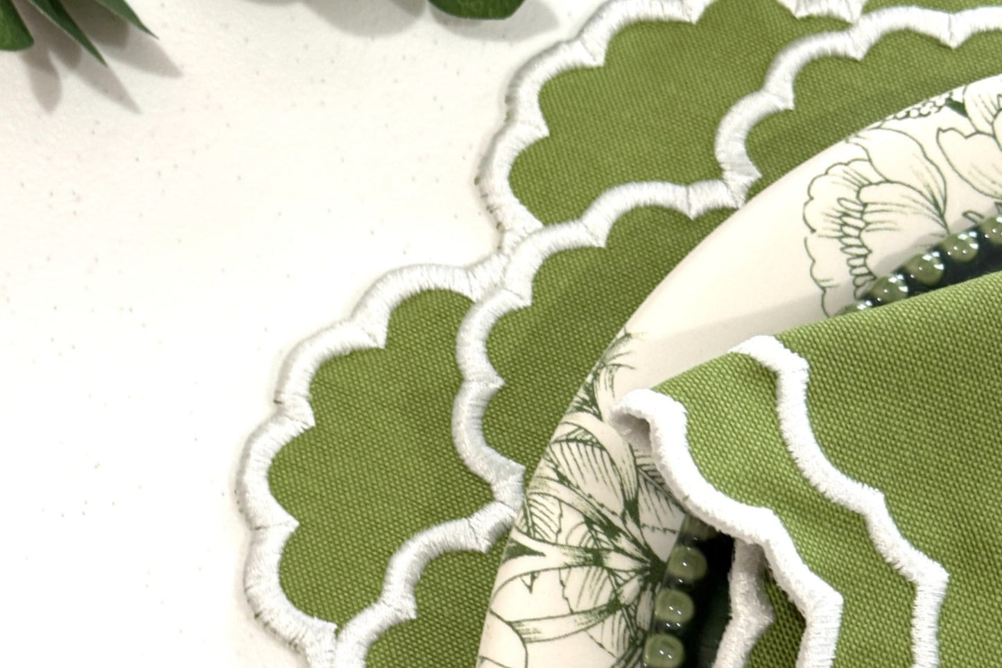 CRESSIDA GREEN WHITE FABRIC PLACEMAT NAPKIN SET