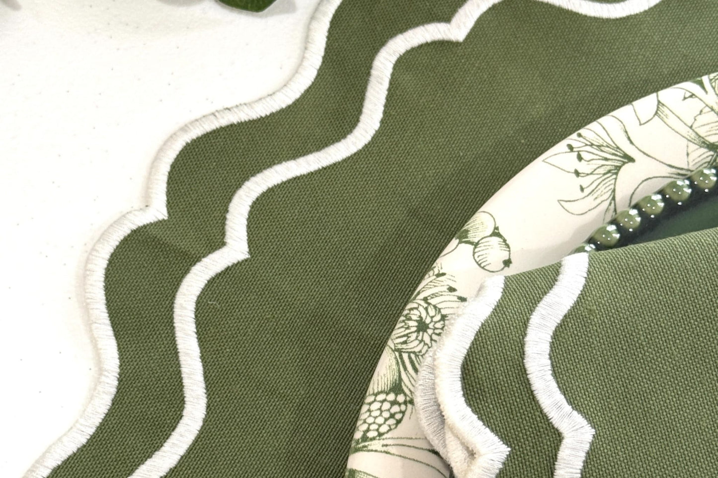 BREEZE DARK GREEN FABRIC PLACEMAT