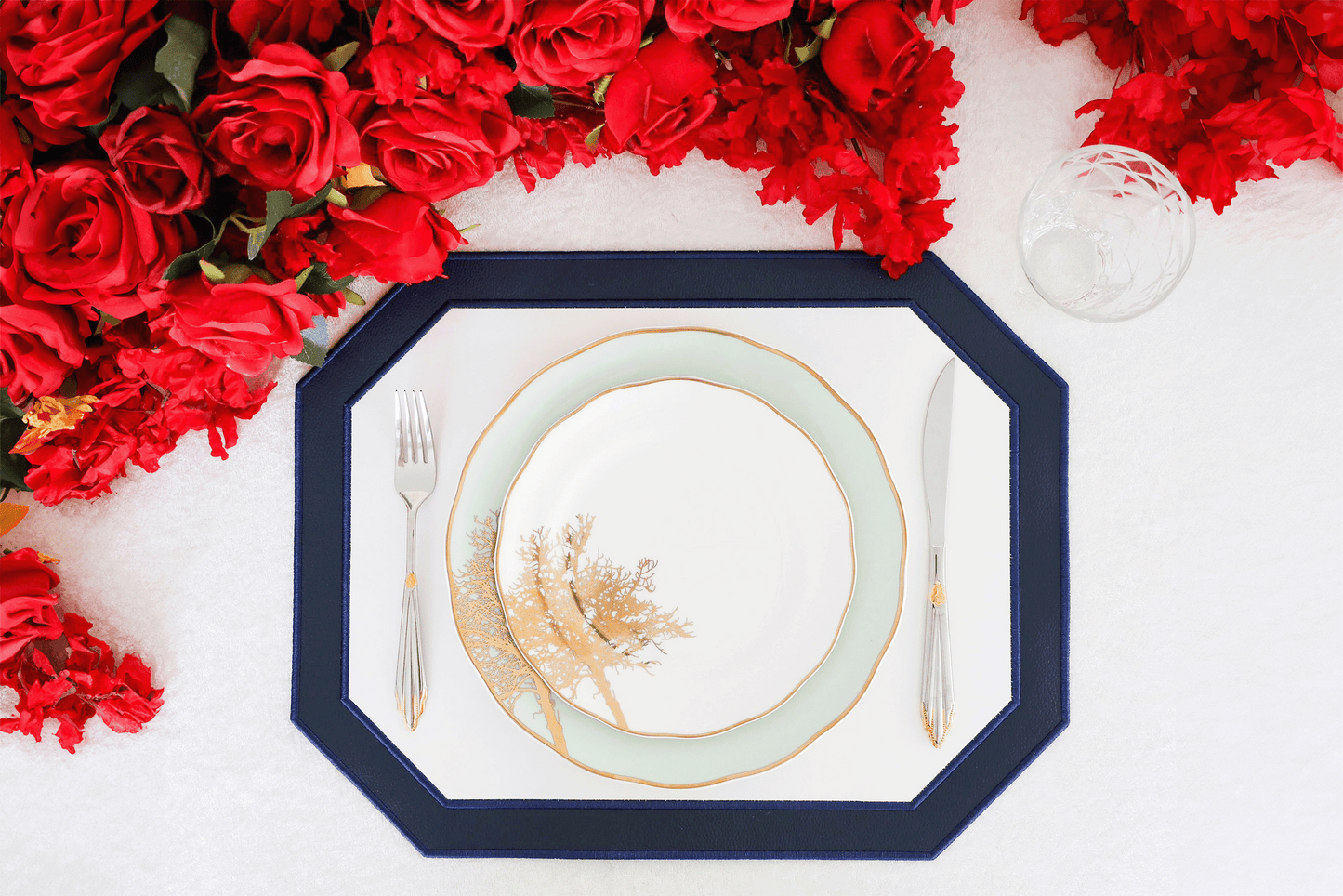 AGLOW WHITE NAVY BLUE FAUX LEATHER PLACEMAT